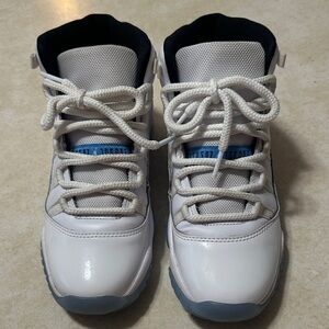 Women’s size 7/Big Kids size 5.5 White and Blue Jordan 11